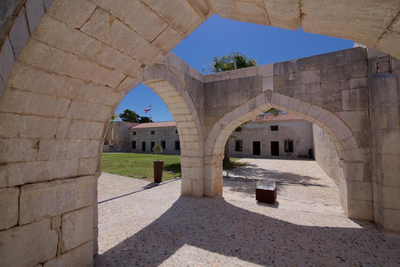 Heritage Hotel Maskovica Han Pakostane Ngoại thất bức ảnh