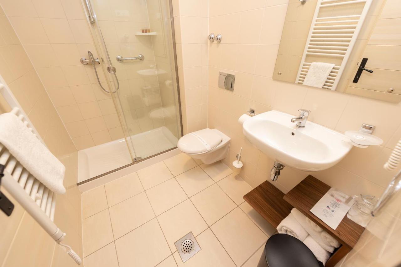 Heritage Hotel Maskovica Han Pakostane Ngoại thất bức ảnh